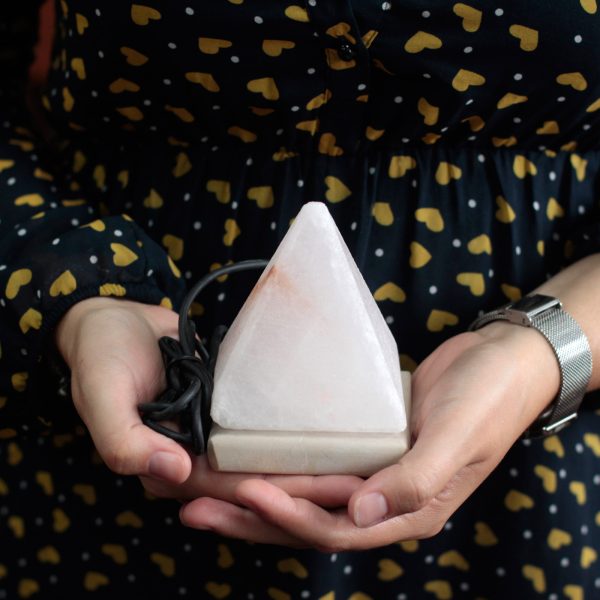 Quality USB Pyramid WHITE Salt Lamp - 9 cm (multi) - Image 3