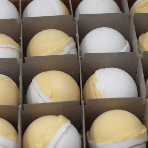 Lemon Meringue Pie Bath Bomb - Image 3