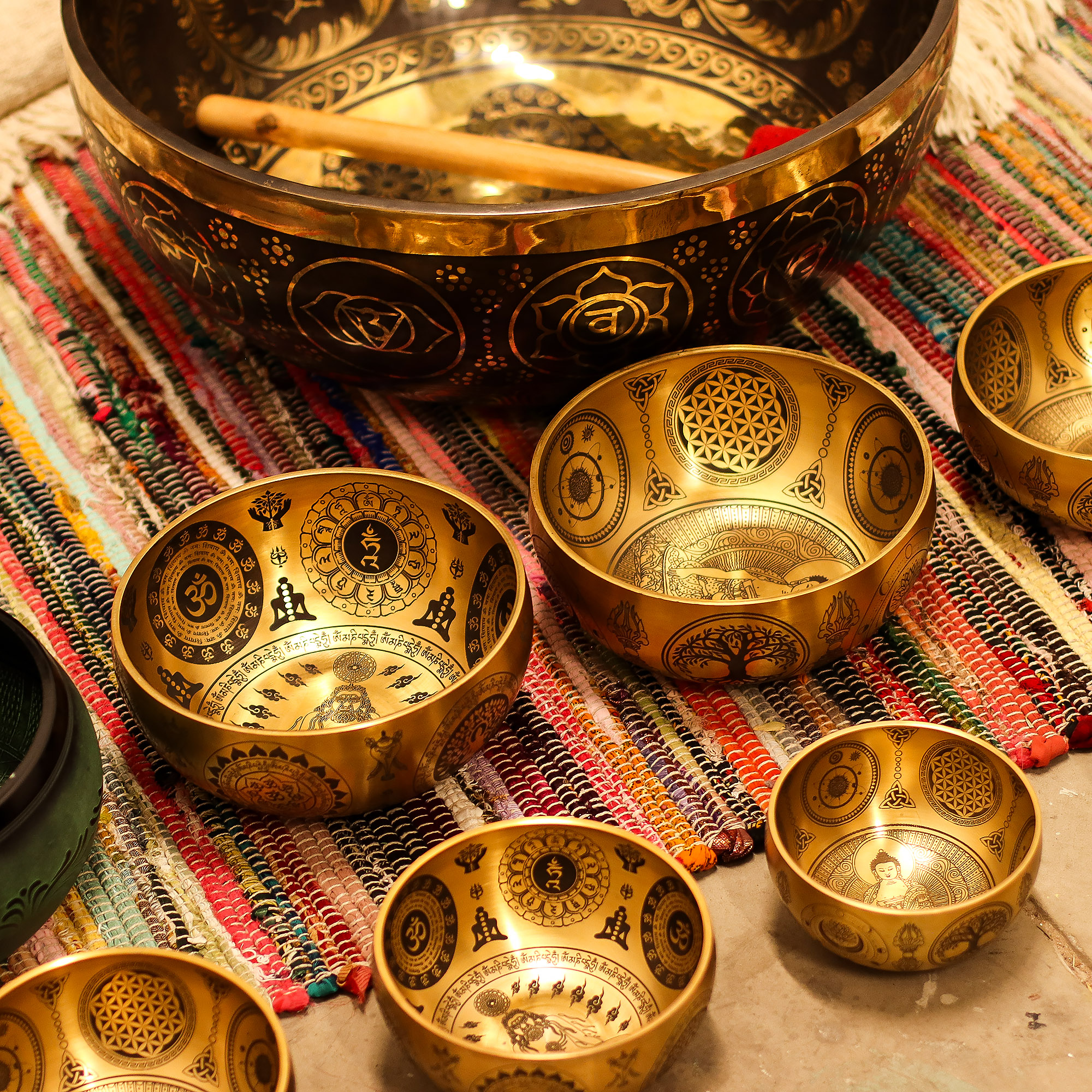 Pure Brass Etched Yogi - Set of 4 - Approx 3.78kg - Image 11